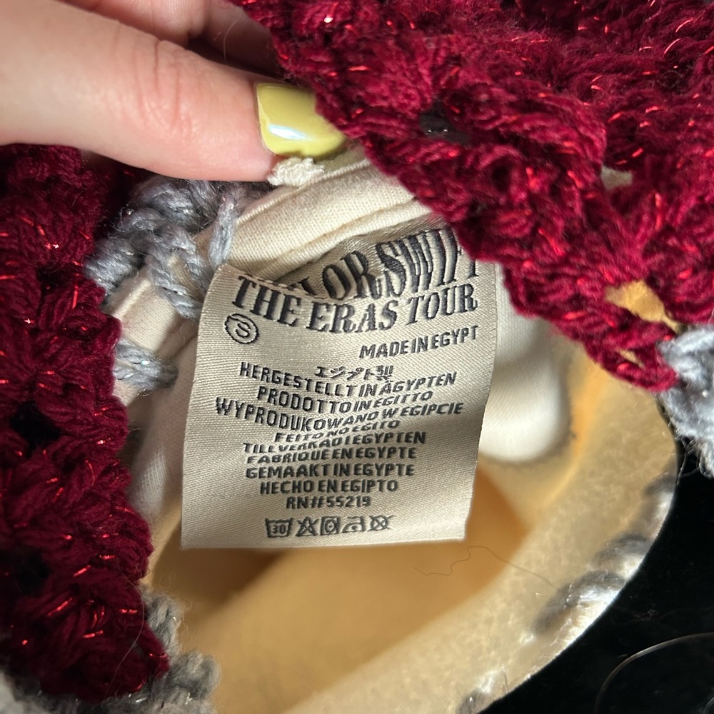 Taylor Swift with crochet - Picture 7 of 7